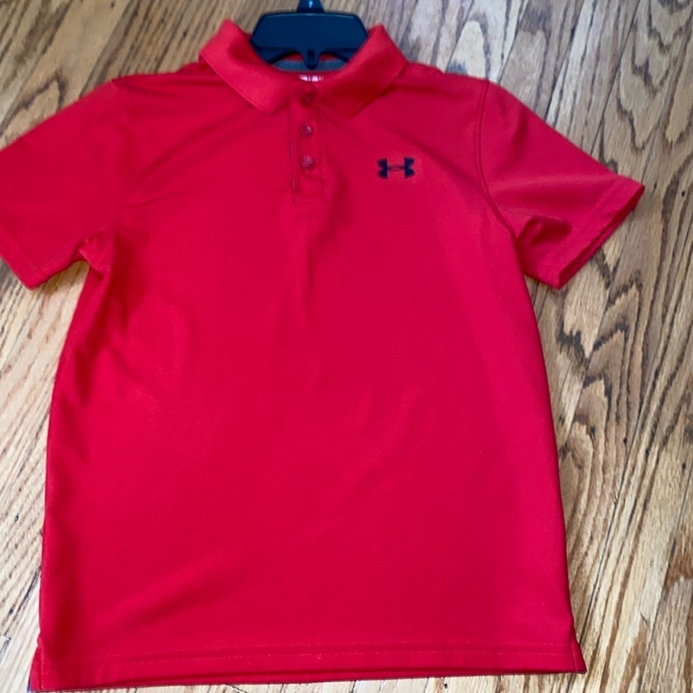 Under armour size medium red golf shirt